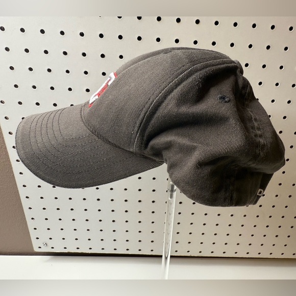 DC Shoes Flexfit Charcoal Hat with White & Red Emblem Logo Skate Skateboarding - Picture 4 of 15